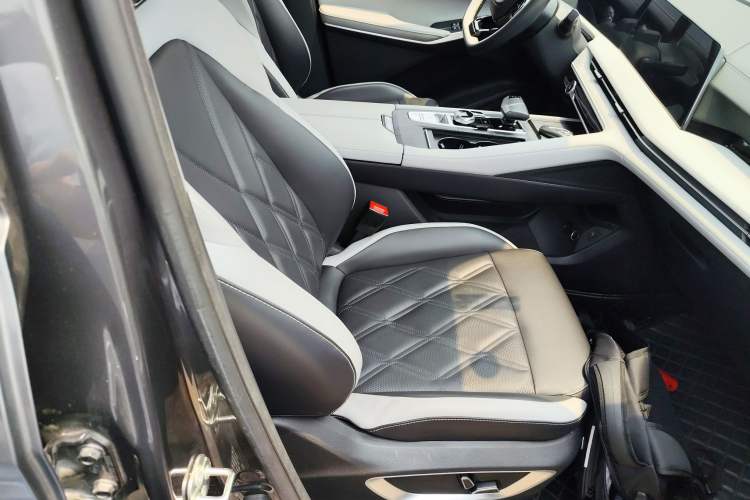 Used CHANGAN CS75 PLUS 2023 3rd Generation 1.5T Automatic Pilot Model Right Front Seat