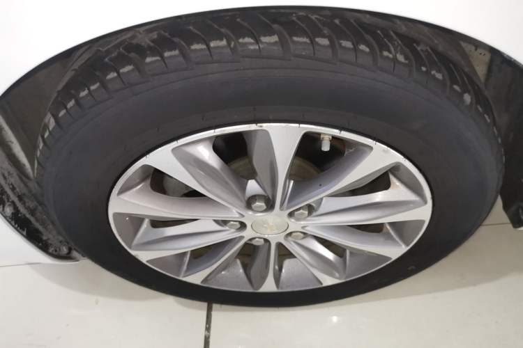 Used Chevrolet Monza 2022 320 Automatic Enjoyment Sunroof Version Left Front Wheel Hub