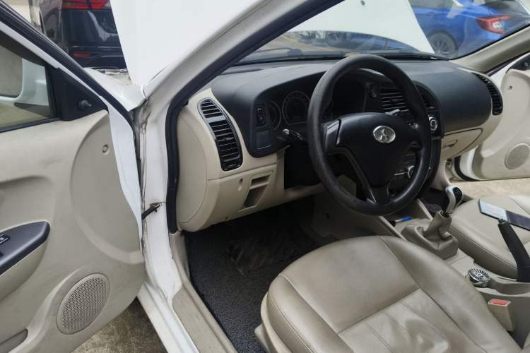 Used Soueast V3 Lingyue 2013 Revised Version 1.5L Manual – Affordable Edition Driver Seat