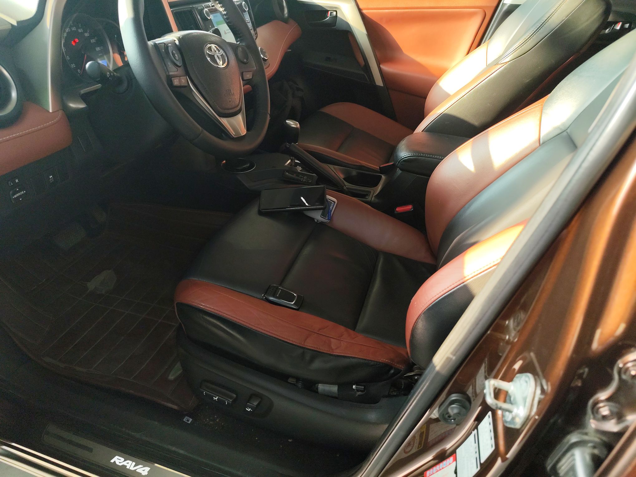 المقاعد الأمامية داخل السيارة