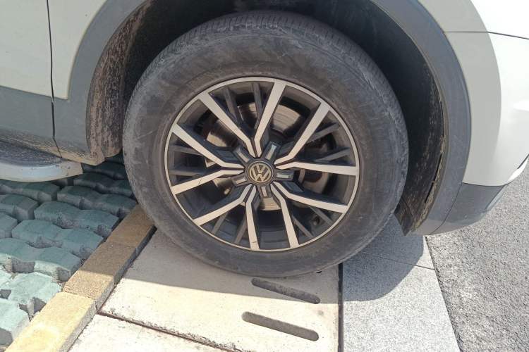 Used Volkswagen Tiguan L 2017 330TSI Automatic Two-Wheel Drive Luxury Edition Exterior 1