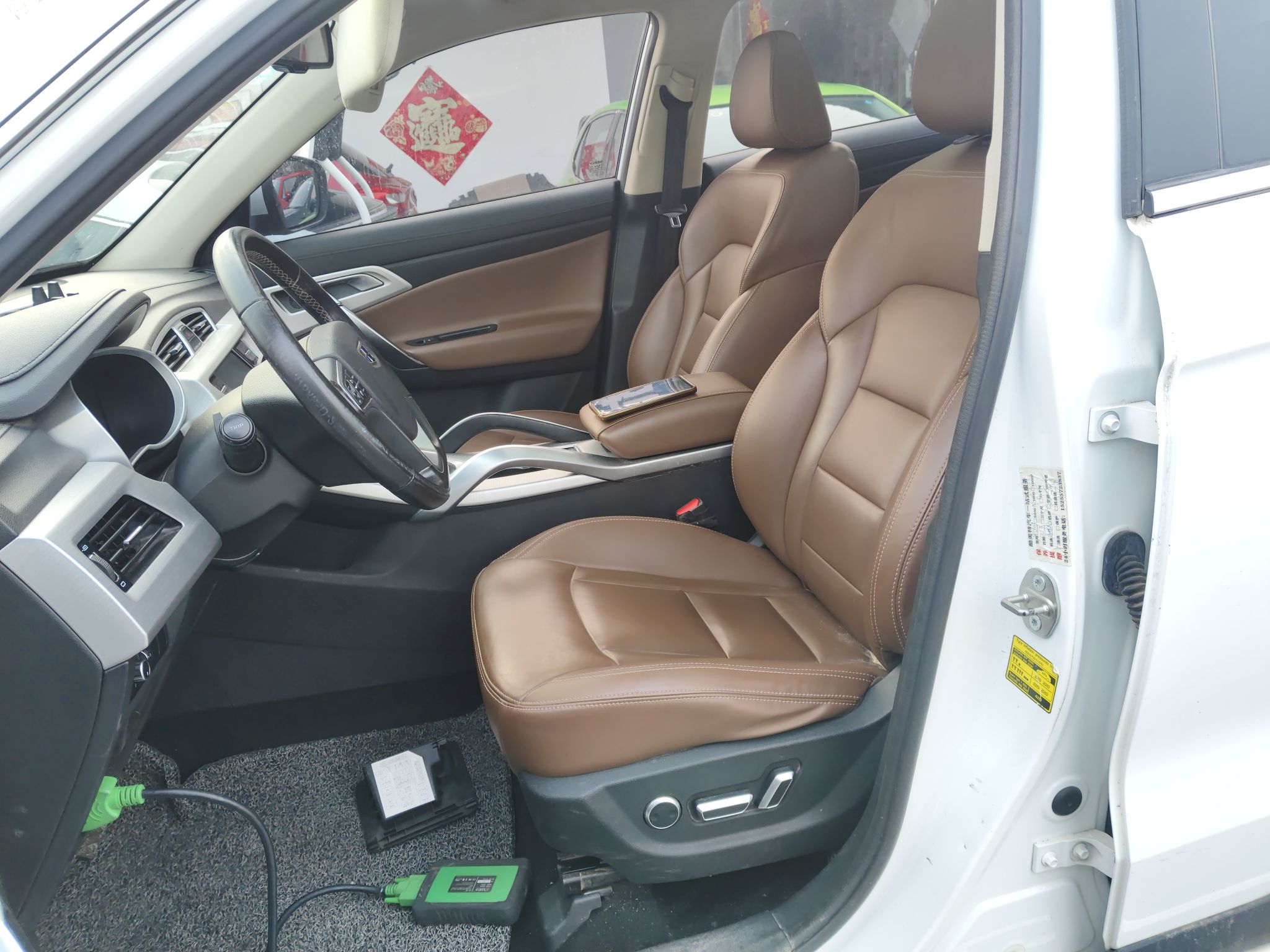 Переднее сиденье в автомобиле