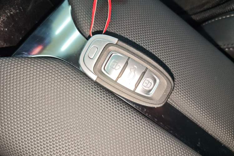 Used Hongqi E-QM5 2023 Revised Version Basic Travel Edition Vehicle Key