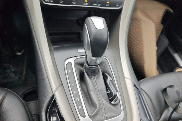 Used Ford Mondeo 2013 2.0L GTDi 200 Fashion Edition Gear Lever