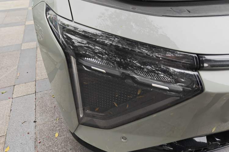 Used HiPhi Y 2023 560 km Pioneer Edition Right Front Headlight