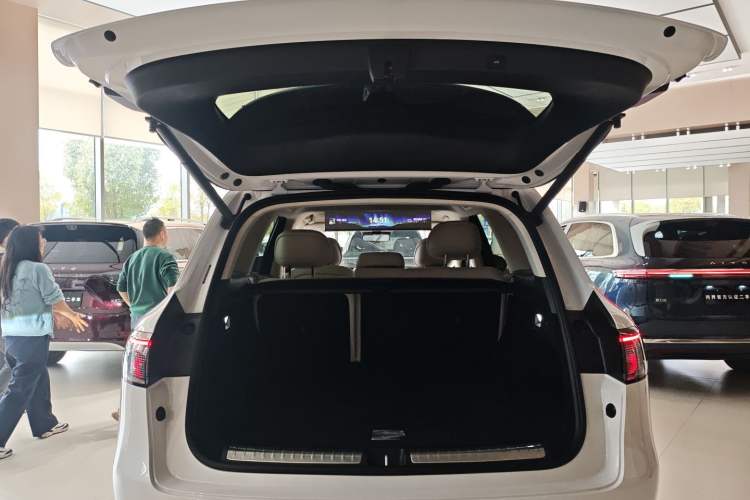 Used Hima AITO M8 2025 Extended-Range Ultra Version 53.4 kWh 5-Seater Edition
