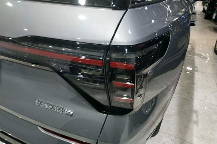 Used Ford Edge 2025 Ford Explorer L 2.0T EcoBoost E-Hybrid Four-Wheel-Drive 7-Seater Supreme Model