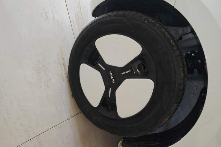Used CHANGAN NEVO Lumin 2025 205 km Xiangqin Version Left Front Wheel Hub
