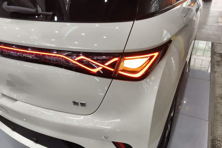 Used BYD Dolphin 2024 Honor Edition 420km Fashion Version
