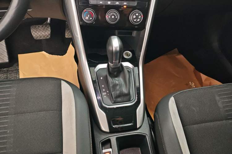 Used Volkswagen T-ROC 2020 230TSI DSG Two-Wheel Drive Advanced Version Gear Lever
