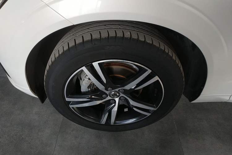 Used Volvo XC60 2019 T5 4x4 Smart & Dynamic Sport Edition China VI Standard