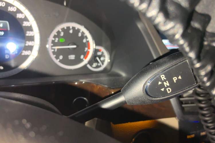 Used Mercedes-Benz E-Class 2013 E 260 L CGI Elegant Model Gear Lever