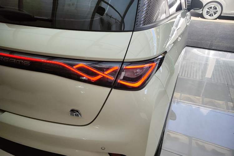 Used BYD Dolphin 2023 420 km Fashion Edition
