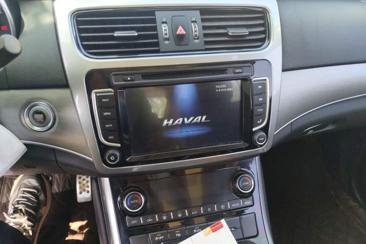 Used Haval H8 2017 2.0T Gasoline Two-Wheel Drive Enjoyment Version Audio And AC Panel