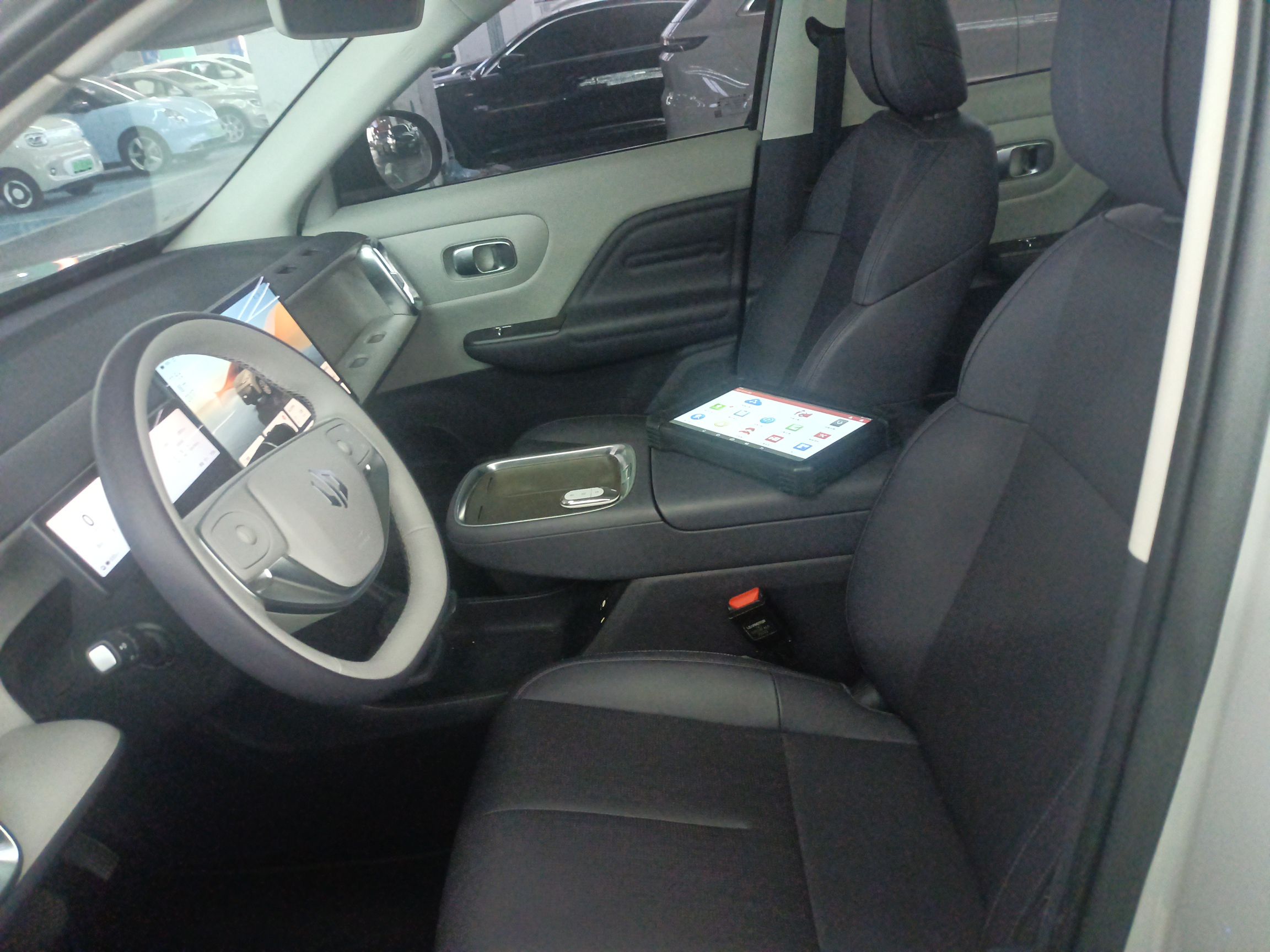 المقاعد الأمامية داخل السيارة