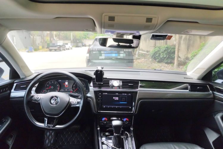 Used Volkswagen Phideon 2019 380TSI Two-Wheel Drive Business Edition China VI Standard Center Console