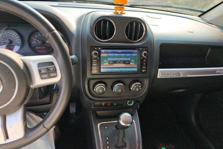 Used Jeep Compass 2015 2.0L two-wheel drive sport version