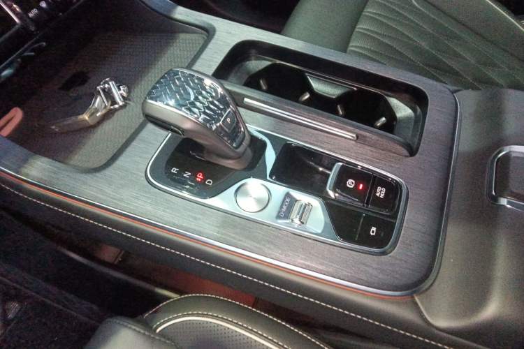 Used GAC Trumpchi GS8 2022 Linghang Series 2.0 TGDI Two-Wheel-Drive Luxury Smart Connectivity Version (7 Seats)