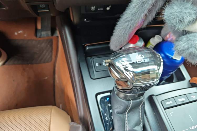 Used Lexus ES 2018 300h Premier Edition China VI Standard Gear Lever