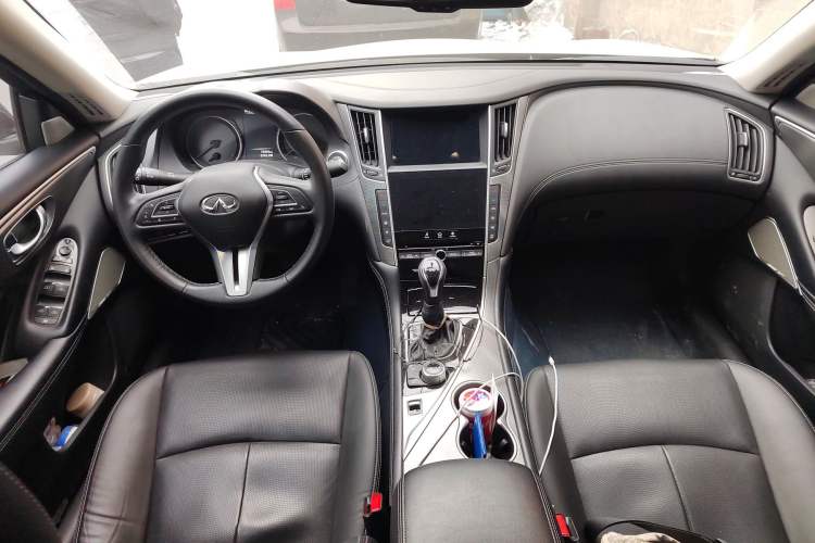Used Infiniti Q50L 2022 2.0T Enjoyment Edition Center Console