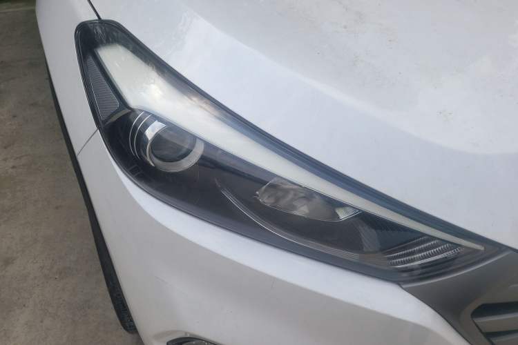 Used Hyundai Tucson 2015 1.6T Dual-Clutch Two-Wheel-Drive Smart Model Right Front Headlight