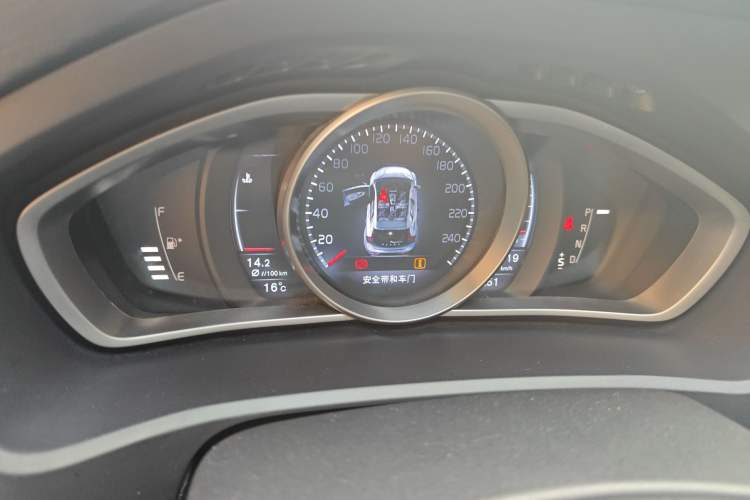 Used Volvo V40 2016 T3 Zhiyi Edition