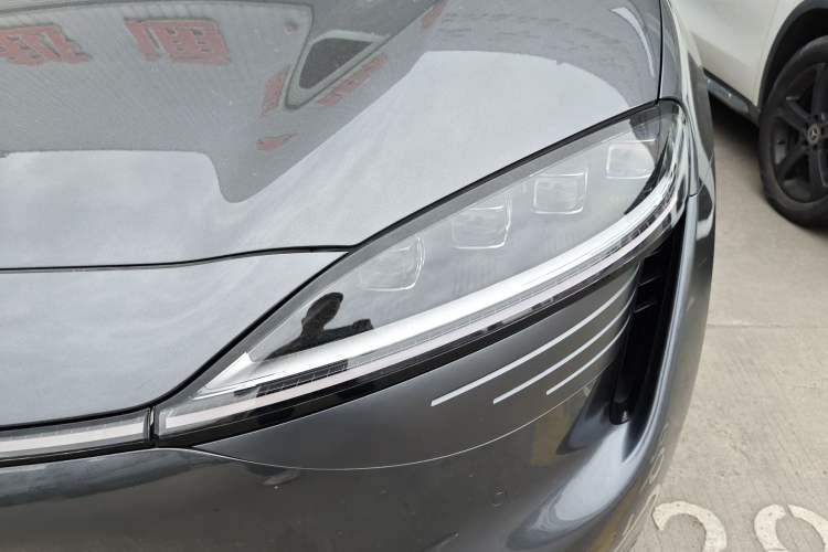 Used Hima Luxeed R7 2025 Extended-Range 331km Ultra Left Front Headlight