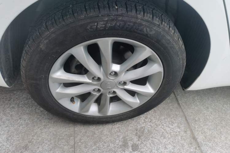 Used Kia K3 2016 1.6L Automatic with Sunroof Right Rear Wheel Hub