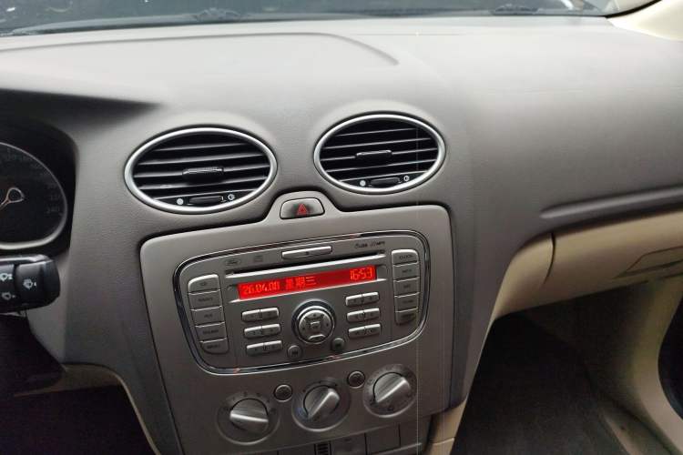 Used Ford Focus 2013 Sedan Classic 1.8L Manual Base Model Audio And AC Panel