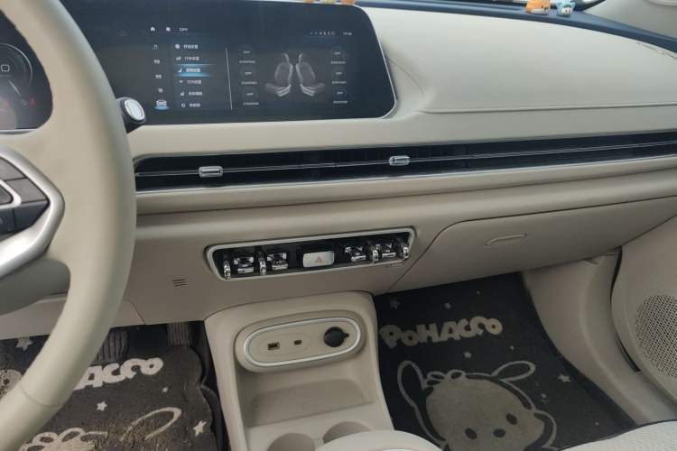 Used ORA Good Cat 2024 401 km Luxury Version 126 kW Audio And AC Panel