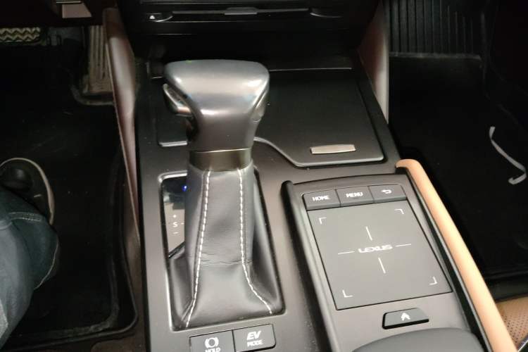 Used Lexus ES 2020 300h Premier Edition
