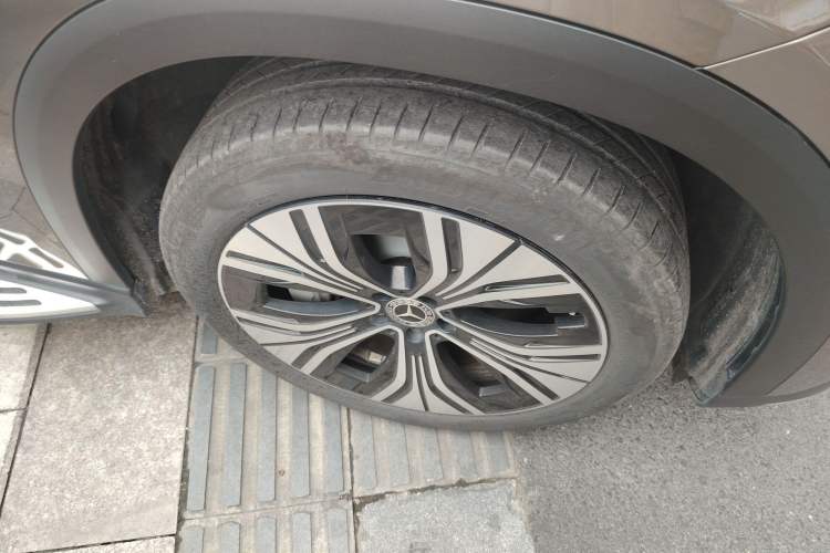 Used Mercedes-Benz EQE SUV 2023 350 4MATIC Luxury Edition Right Front Wheel Hub