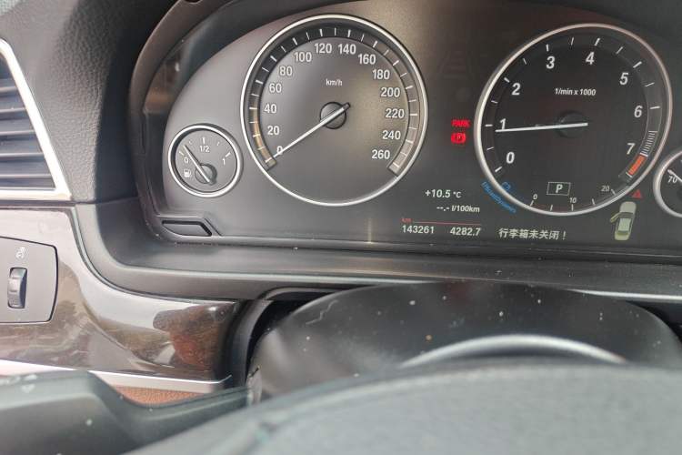 Used BMW 5 Series 2014 525Li Leading Model
