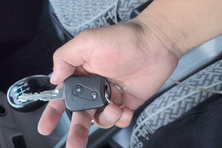 Used Jinbei New Hiace S 2023 1.5L Wealth Edition Van 2/5-Seater Air-Conditioned Model SWC15M Vehicle Key