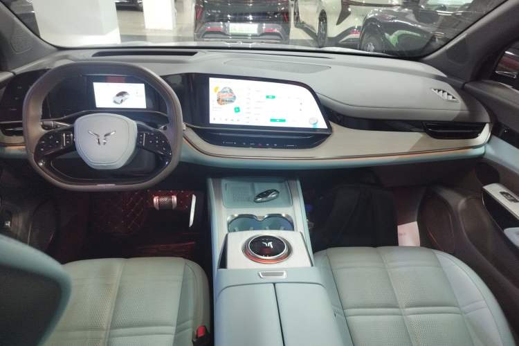 Used Hongqi Tiangong 08 2025 680 Ultra Four-Wheel-Drive Version Center Console