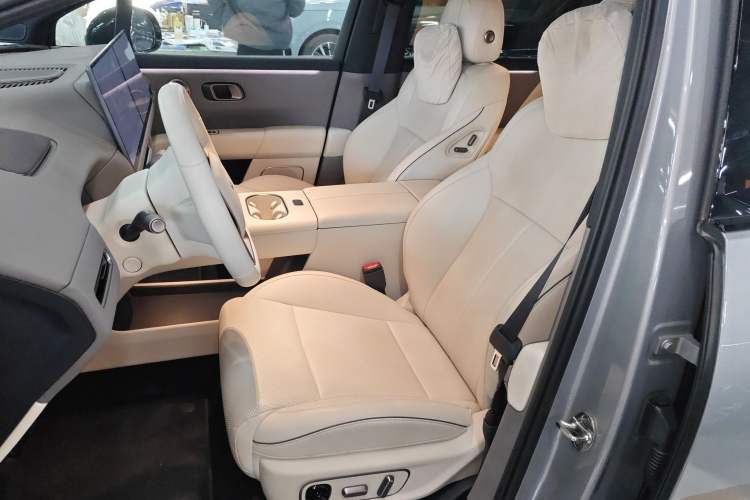 Used Li Auto i6 2025 Model Two-Wheel-Drive Standard Type
