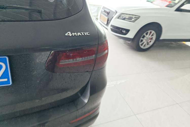 Used Mercedes-Benz GLC 2017 GLC 260 4MATIC Luxury Model
