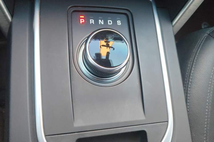 Used Land Rover Discovery Sport 2019 240 PS SE Version China VI Standard Gear Lever