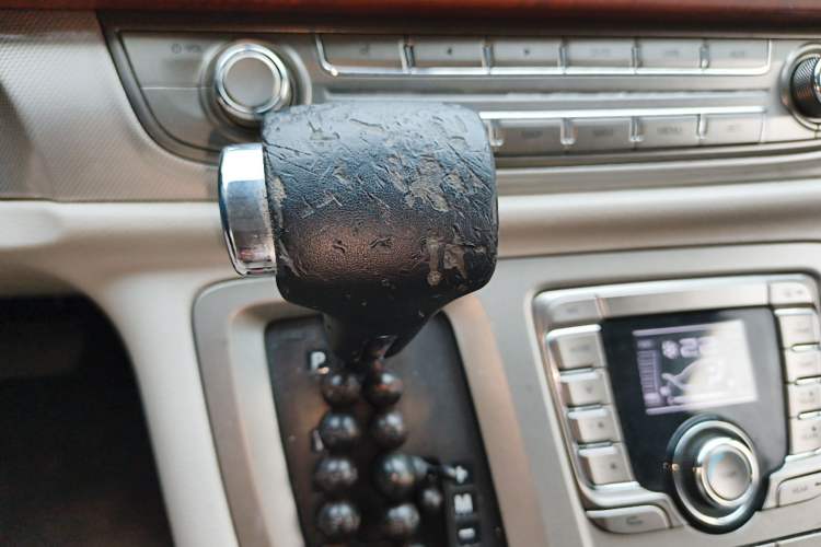 Used SAIC MAXUS G10 2016 2.0T Automatic Fashion Edition Gear Lever