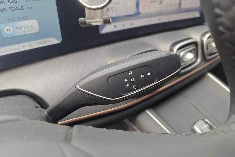 Used Chery Tiggo 9 2025 2.0T Dual-Clutch Two-Wheel Drive Luxury Edition 5 Seats