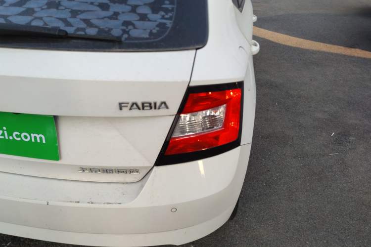 Used Skoda Fabia 2016 1.4L Automatic Car Enjoy Edition
