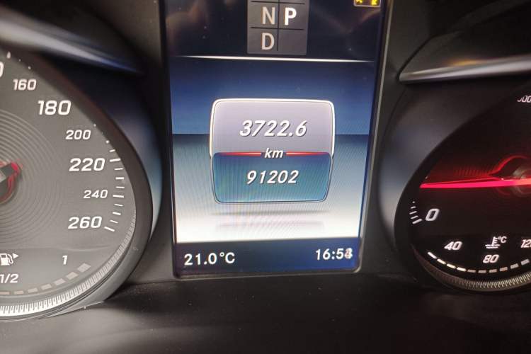 Used Mercedes-Benz GLC 2019 GLC 260 4MATIC Luxury Model
