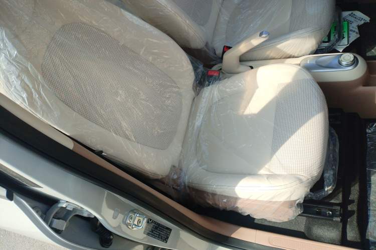 Used Wuling Hongguang MINIEV 2025 Four-Door Version Advanced Edition Right Front Seat