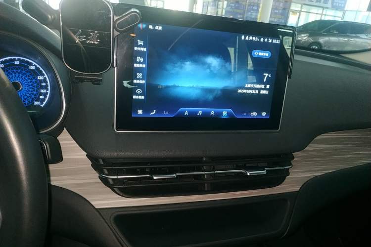 Used Hongqi E-QM5 2023 620km PLUS
