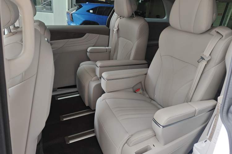 Used Roewe iMAX8 New Energy 2025 1.5T DMH Lu Zun Deluxe Edition
