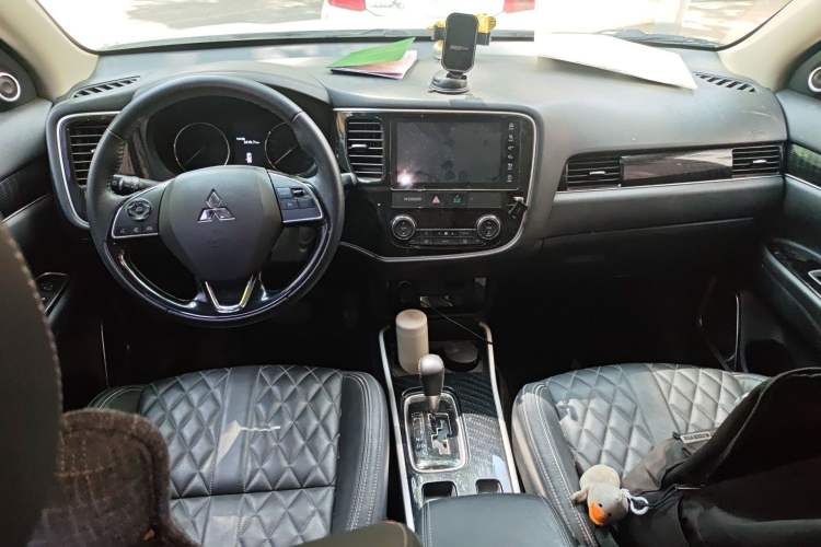 Used Mitsubishi Outlander 2021 2.0L Two-Wheel Drive Comfort Edition 7 Seats