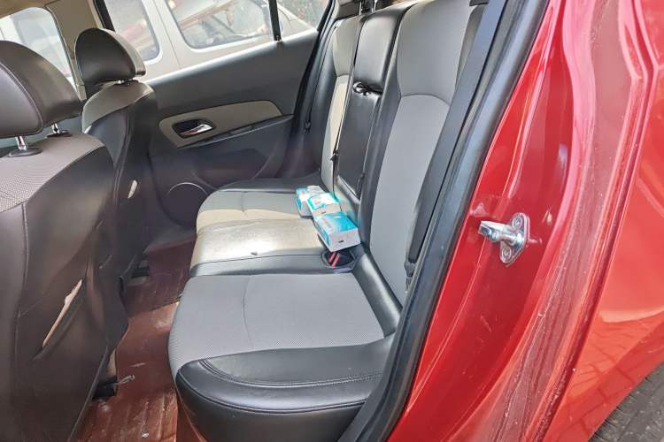 Used Chevrolet Cruze 2013 1.6L SE MT Left Rear Seat