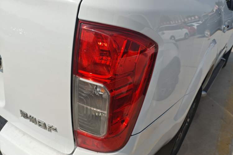 Used Dongfeng Palazzo 2022 2.0T Manual Two-Wheel Drive Luxury Version