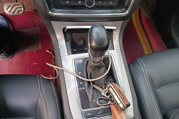 Used Roewe RX5 2018 30T Two-Wheel Drive Automatic Internet Smart Edition Gear Lever