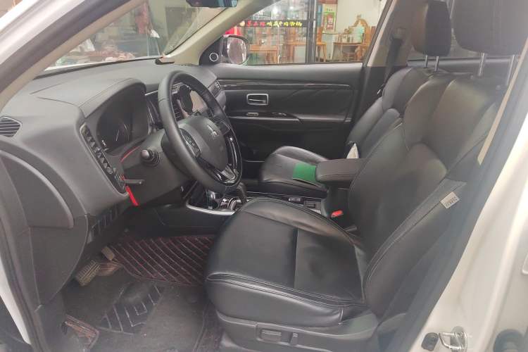 Used Mitsubishi Outlander 2019 2.0L Two-Wheel Drive Comfort Edition 5 Seats China VI Standard Left Front Seat